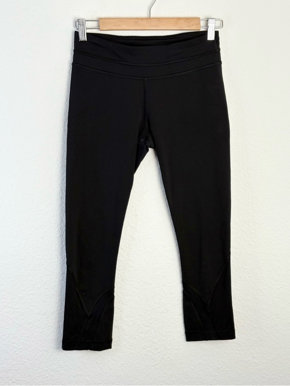 Lululemon Black Stretch Activewear Capri Leggings Sz 6